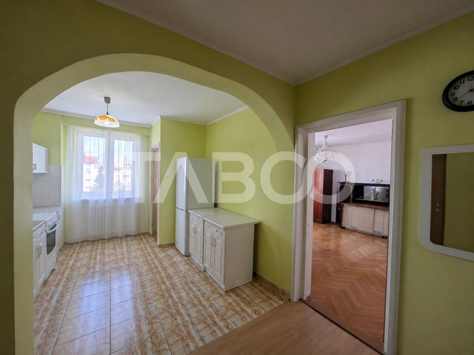 Apartament decomandat vanzare3 camere 66 mpu pivnita Mihai Viteazul