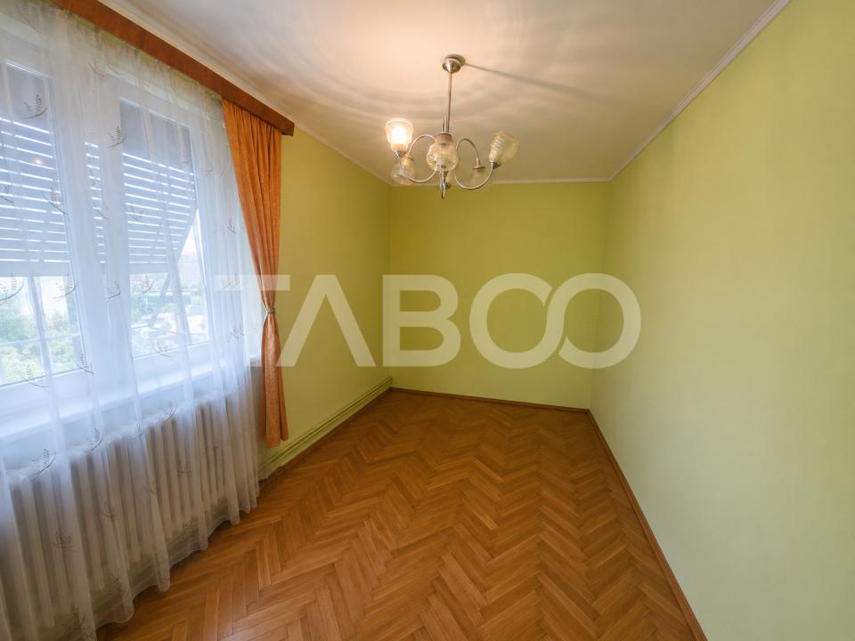 Apartament decomandat vanzare3 camere 66 mpu pivnita Mihai Viteazul
