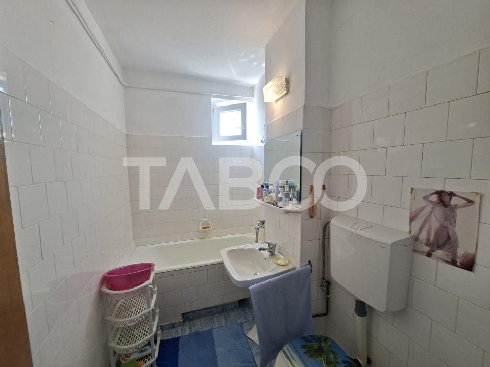 Apartament decomandat vanzare3 camere 66 mpu pivnita Mihai Viteazul