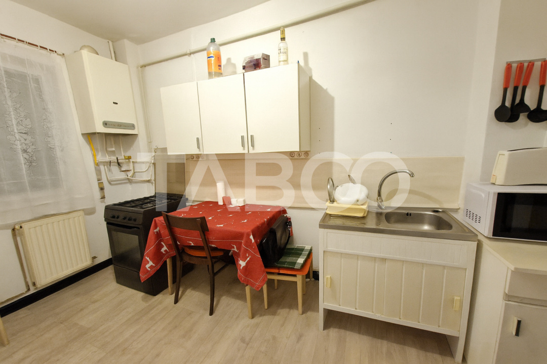 Apartament etaj 1 de vanzare 3 camere 2 bai balcon pivnita Cisnadie
