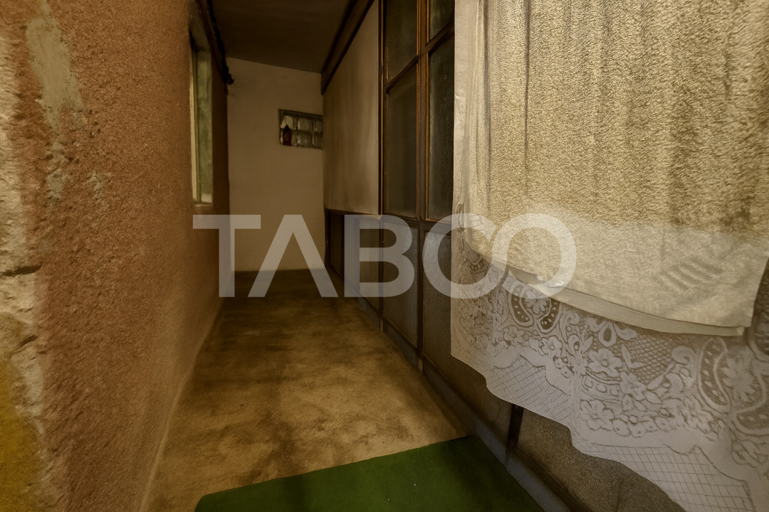 Apartament etaj 1 de vanzare 3 camere 2 bai balcon pivnita Cisnadie