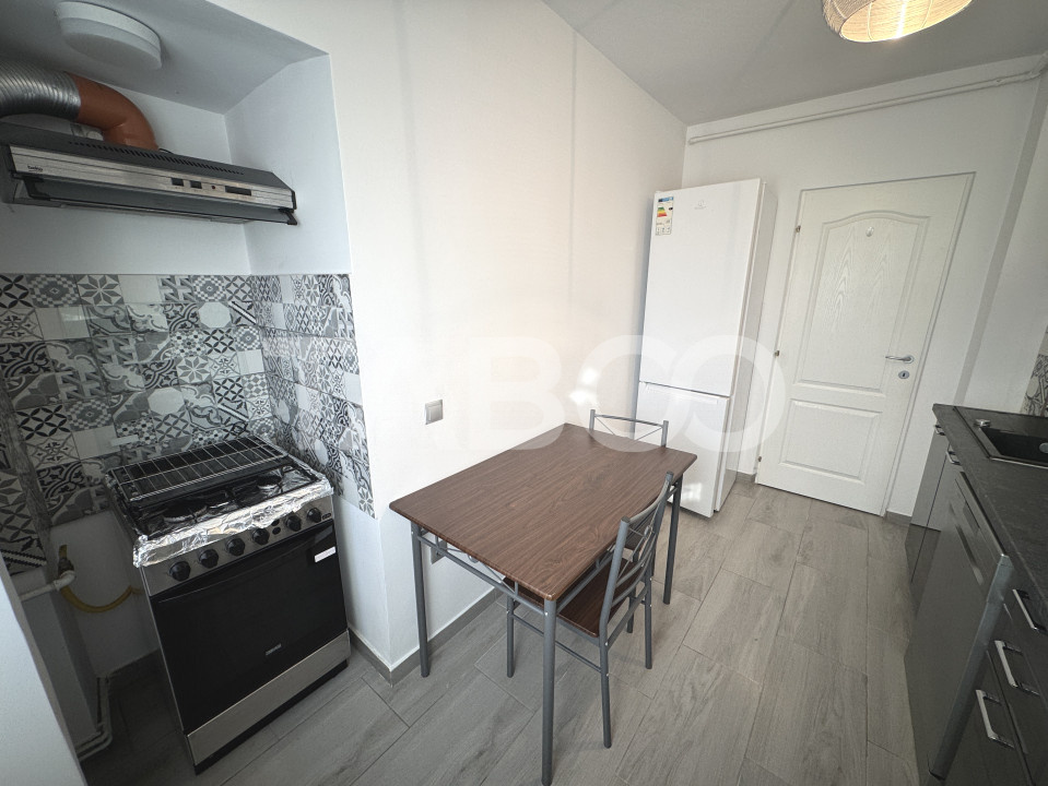 Apartament etaj 3 decomandat cu 3 camere 2 bai 2 balcoane Strand Sibiu