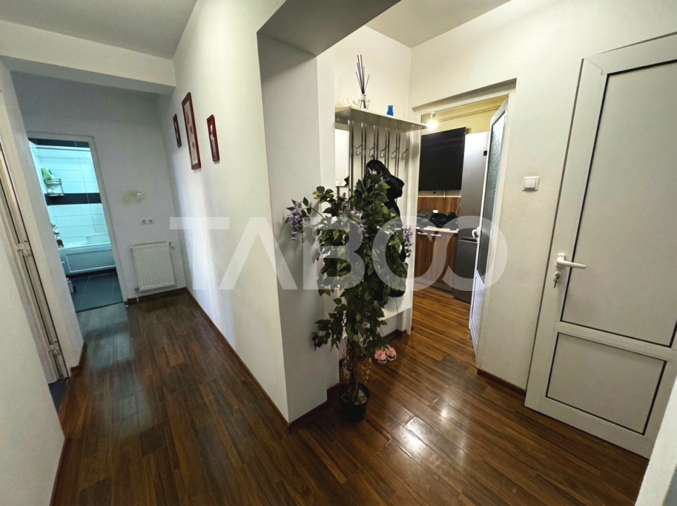 Apartament etaj 3 decomandat cu 3 camere 66 mpu pivnita Mihai Viteazul