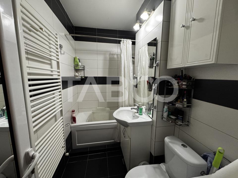 Apartament etaj 3 decomandat cu 3 camere 66 mpu pivnita Mihai Viteazul