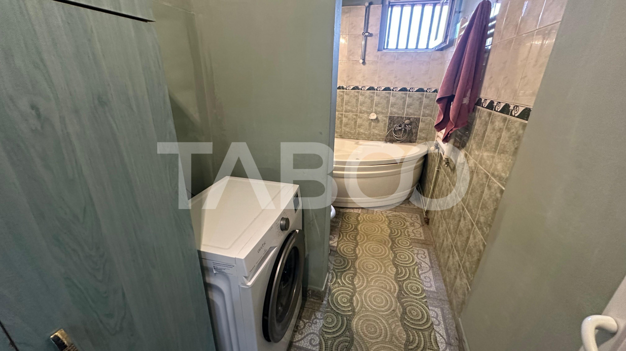 Apartament etaj intermediar 3 camere 2 balcoane zona Terezian Sibiu