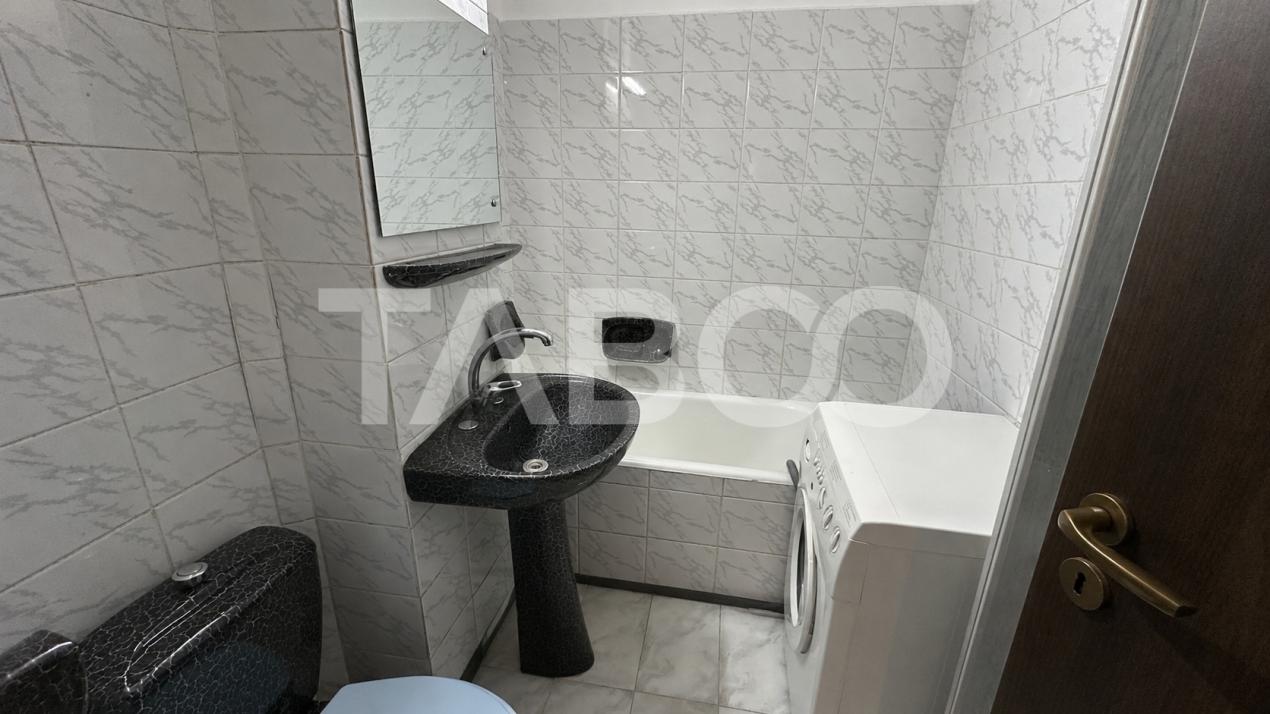 Apartament etaj intermediar 4 camere cu pivnita zona Strand Sibiu