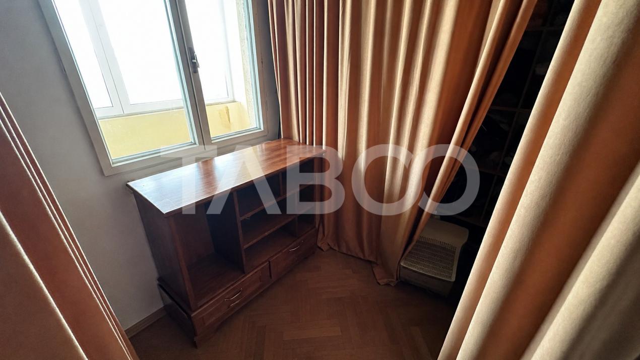 Apartament etaj intermediar 4 camere cu pivnita zona Strand Sibiu