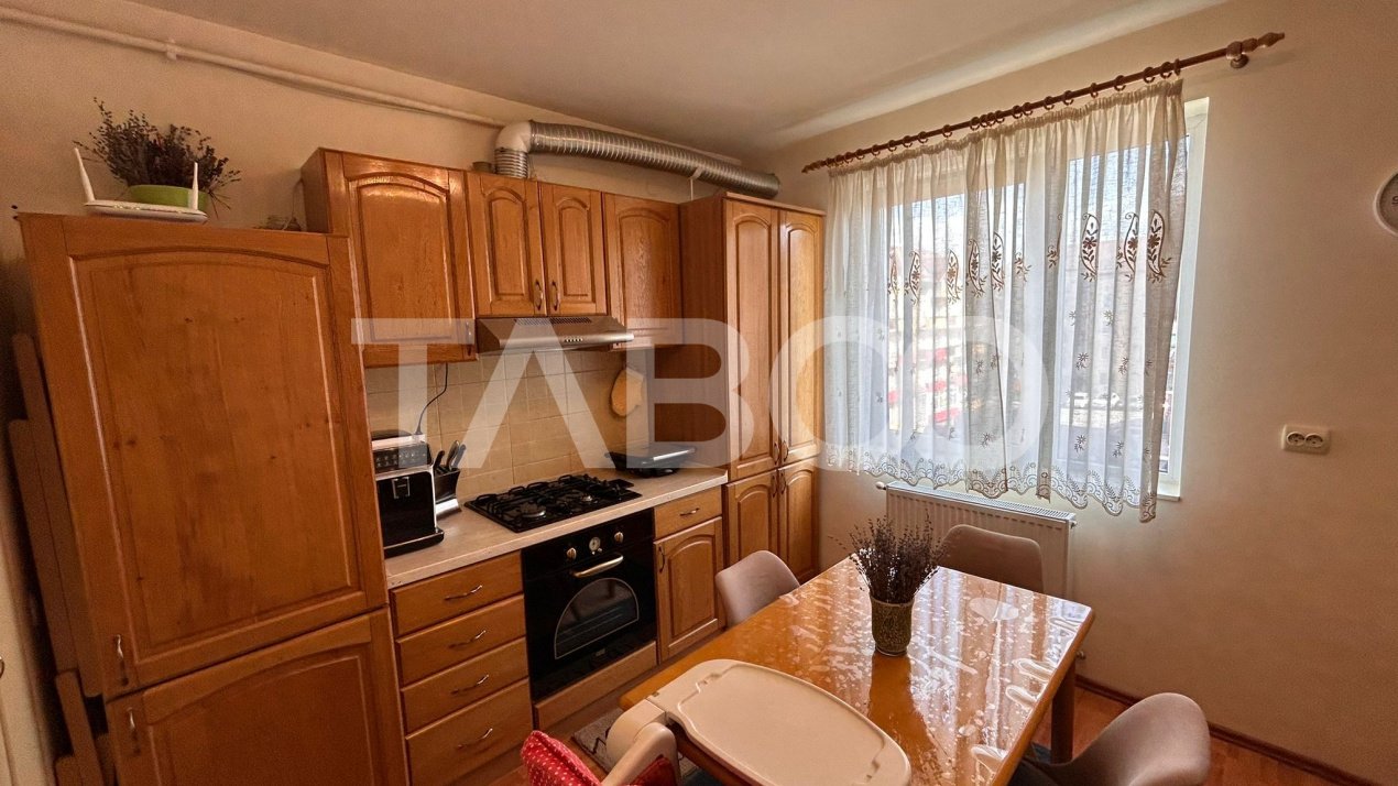Apartament etaj intermediar decomandat cu 2 camere balcon Turnisor