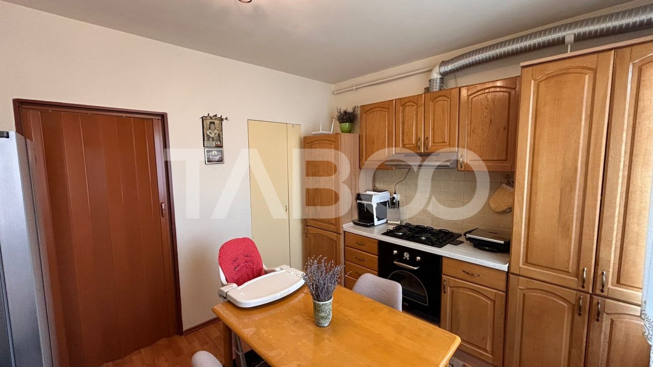 Apartament etaj intermediar decomandat cu 2 camere balcon Turnisor