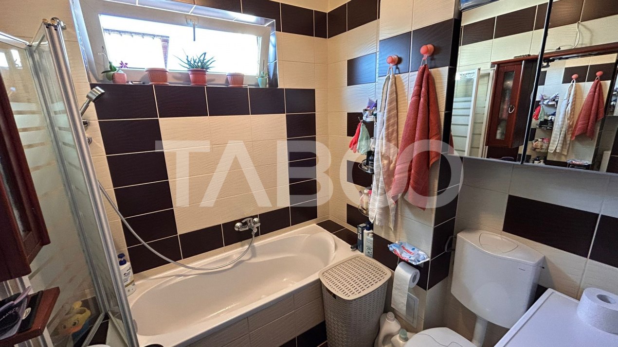 Apartament etaj intermediar decomandat cu 2 camere balcon Turnisor