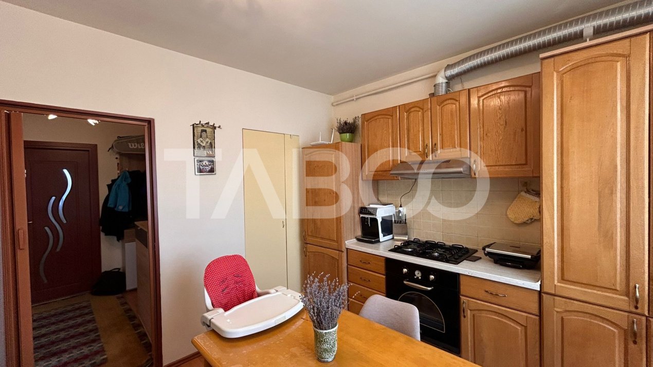 Apartament etaj intermediar decomandat cu 2 camere balcon Turnisor