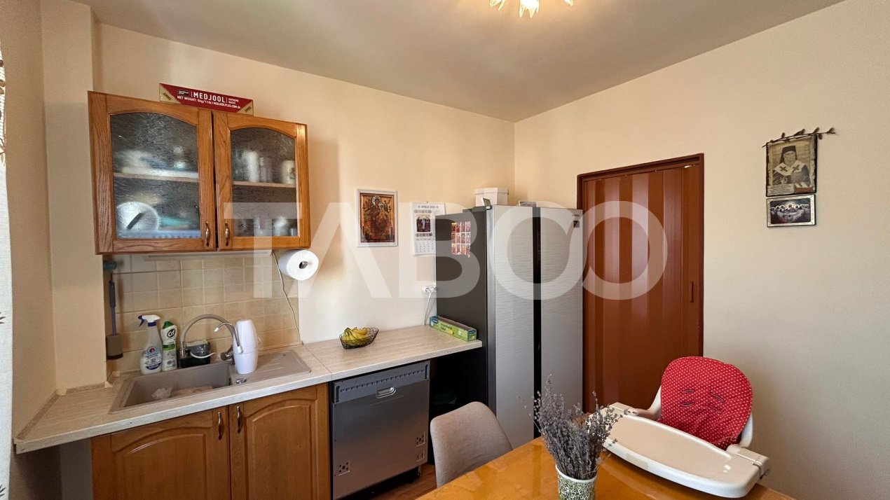 Apartament etaj intermediar decomandat cu 2 camere balcon Turnisor