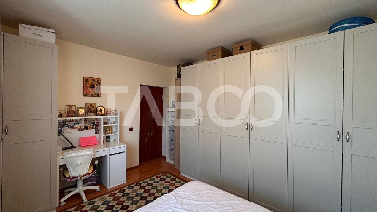Apartament etaj intermediar decomandat cu 2 camere balcon Turnisor