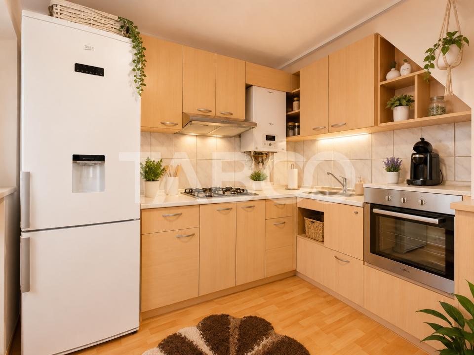 Apartament foarte spatios 3 camere balcon zona Cedonia