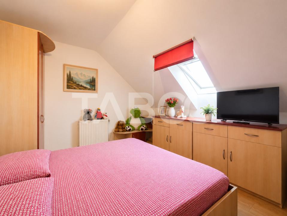 Apartament foarte spatios 3 camere balcon zona Cedonia
