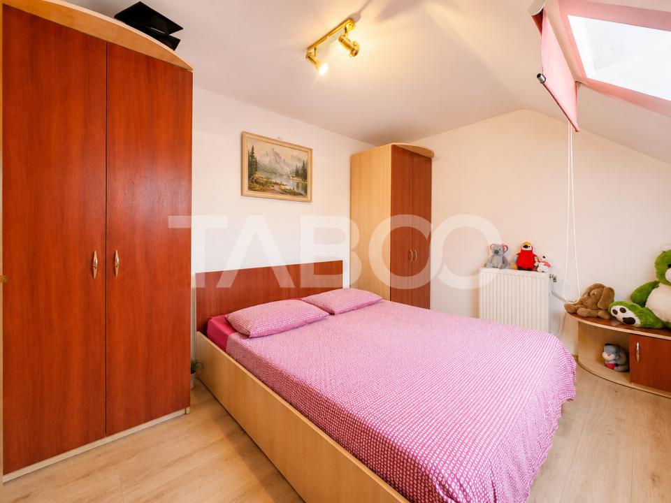 Apartament foarte spatios 3 camere balcon zona Cedonia