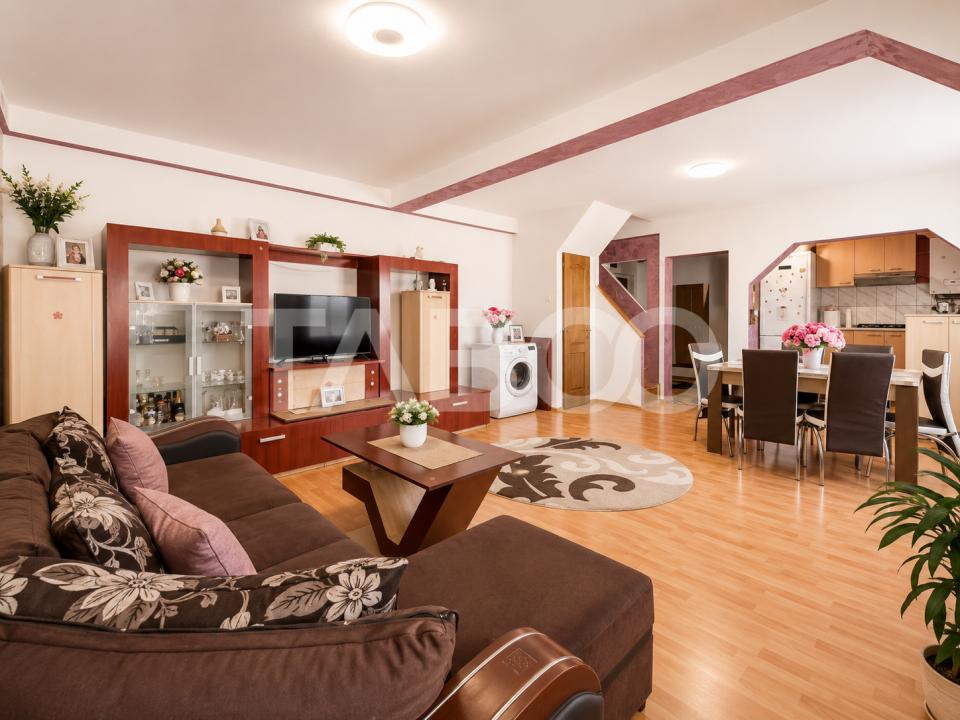Apartament foarte spatios 3 camere balcon zona Cedonia intabulat
