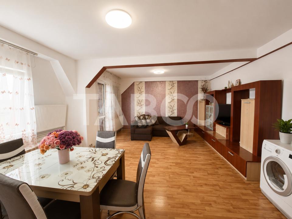 Apartament foarte spatios 3 camere balcon zona Cedonia intabulat