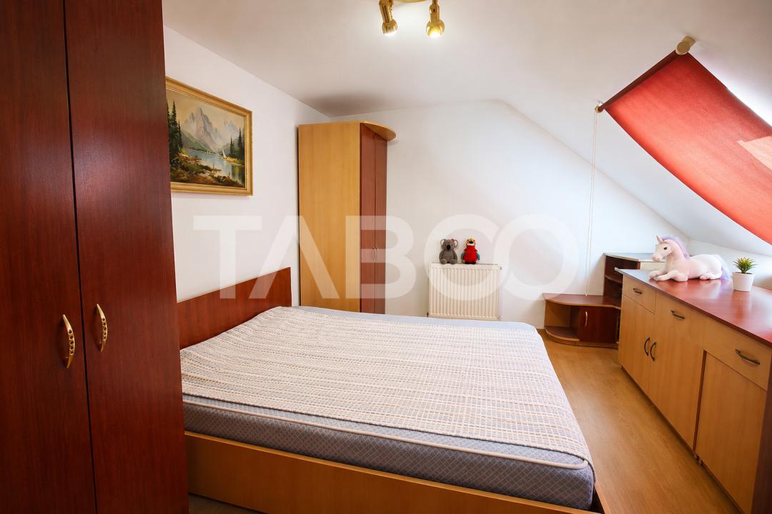 Apartament foarte spatios 3 camere balcon zona Cedonia intabulat