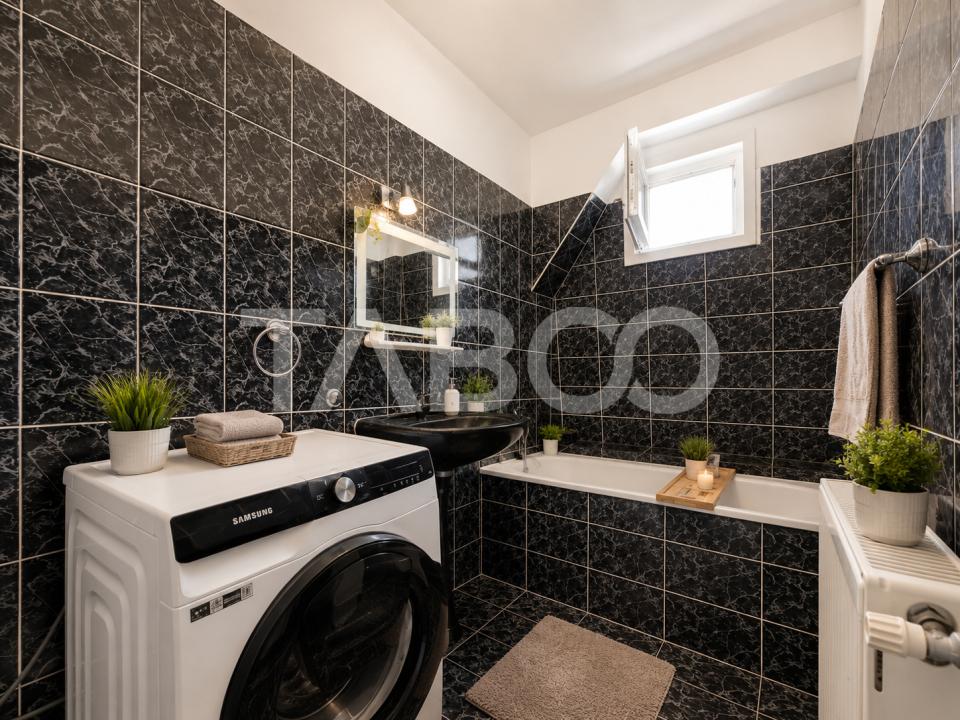 Apartament foarte spatios 3 camere balcon zona Cedonia intabulat