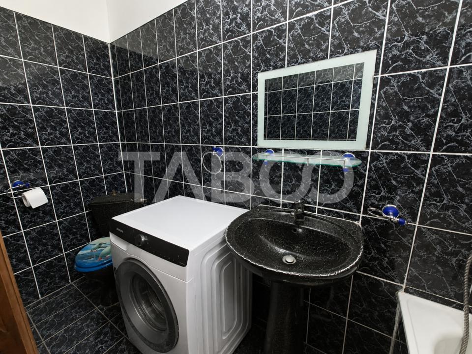 Apartament foarte spatios 3 camere balcon zona Cedonia intabulat