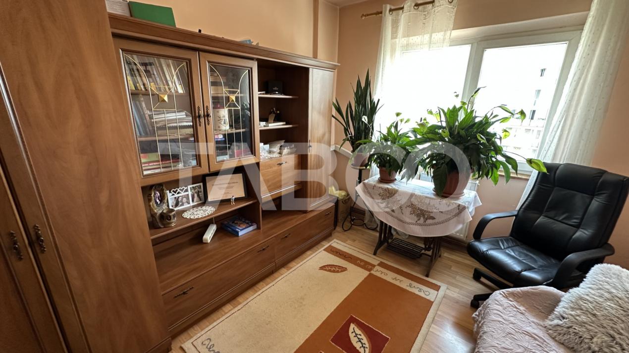 Apartament in bloc cu lift 4 camere 2 bai pivnita Mihai Viteazul Sibiu