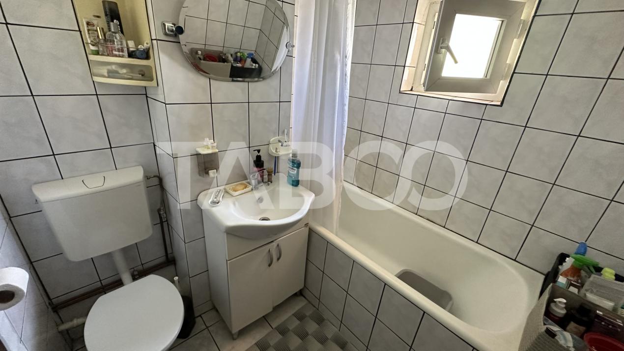 Apartament in bloc cu lift 4 camere 2 bai pivnita Mihai Viteazul Sibiu