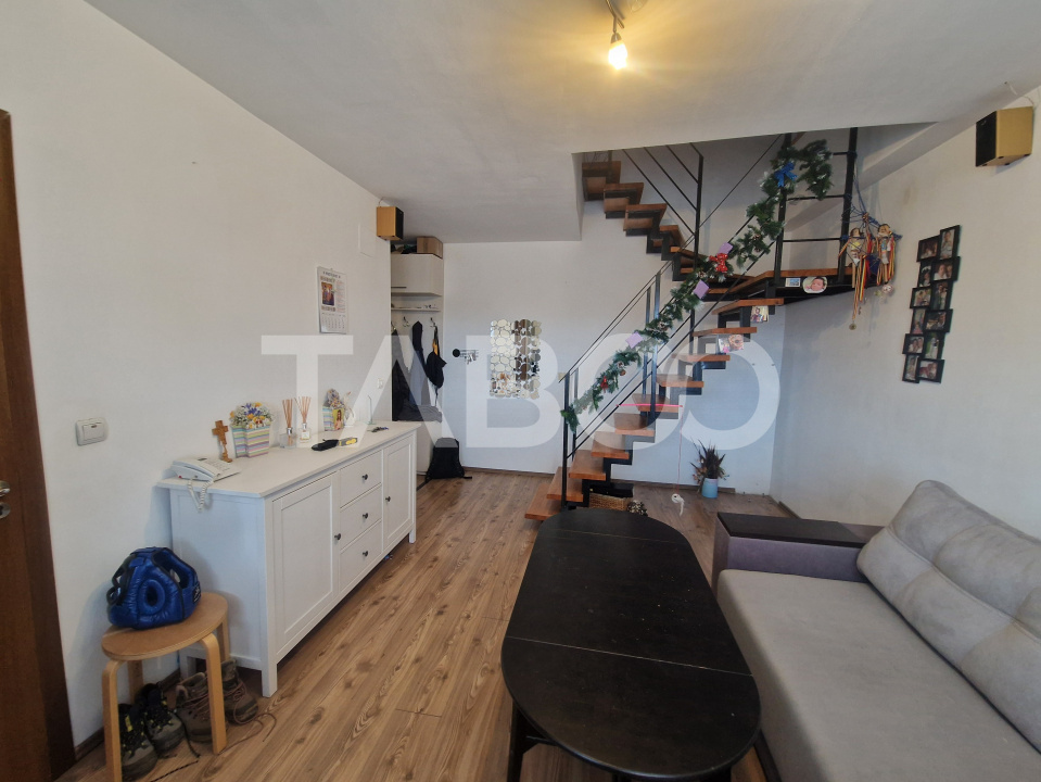 Apartament izolat la mansarda 3 camere 65 mp balcon Turnisor
