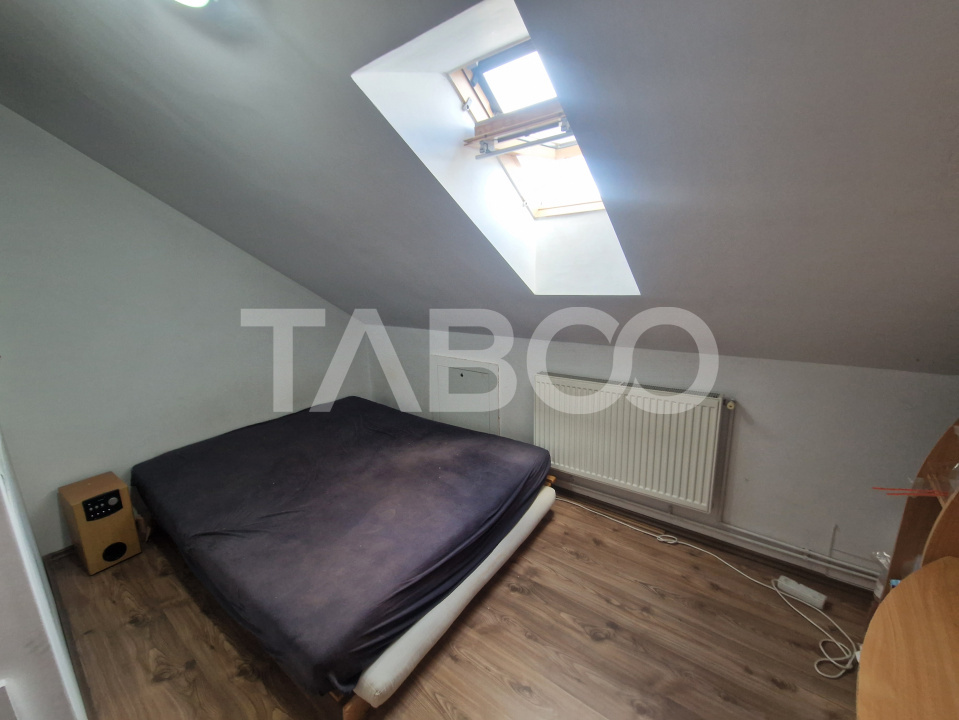 Apartament izolat la mansarda 3 camere 65 mp balcon Turnisor
