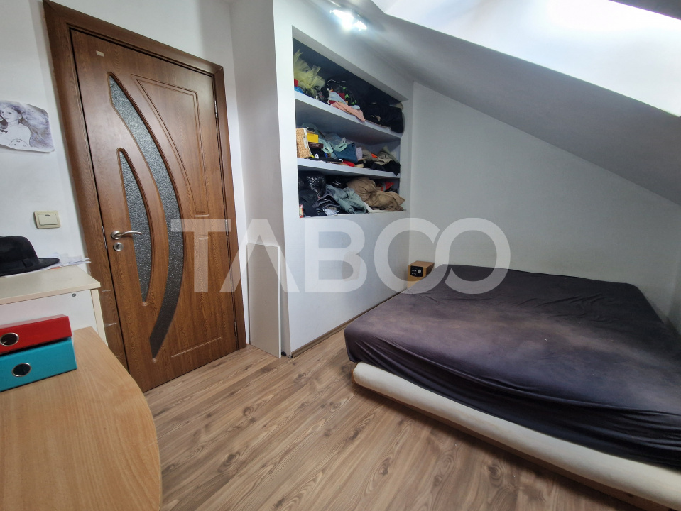 Apartament izolat la mansarda 3 camere 65 mp balcon Turnisor