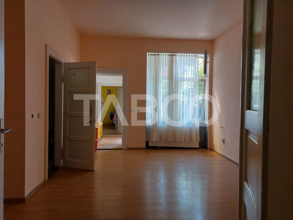 Apartament la casa 2 camere 52 mp si gradina 60 mp Central Cisnadie