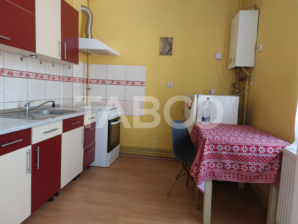 Apartament la casa 2 camere 52 mp si gradina 60 mp Central Cisnadie