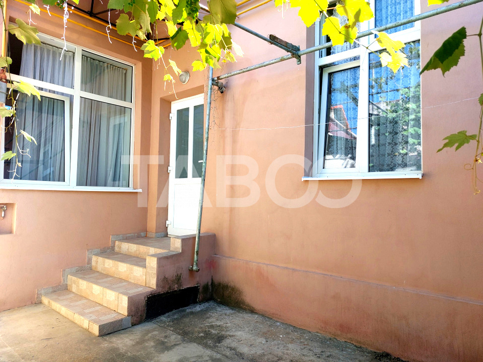 Apartament la casa 2 camere 52 mp si gradina 60 mp Central Cisnadie in Cisnadie - Cindrelu