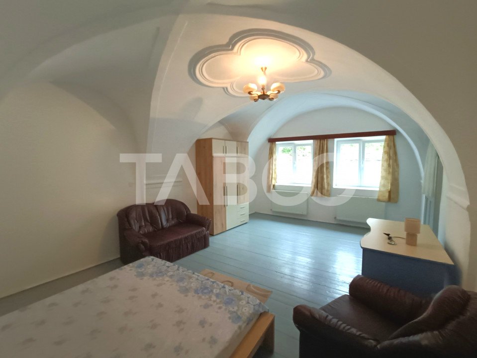 Apartament la casa 3 camere 68 mpu utili in apropiere de Piata Cibin