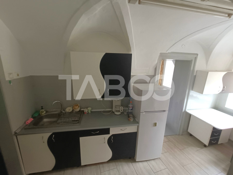 Apartament la casa 3 camere 70 mpu utili in apropiere de Piata Cibin