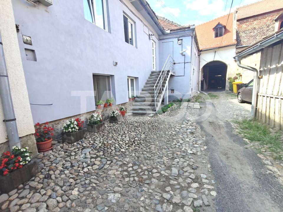 Apartament la casa 3 camere 70 mpu utili in apropiere de Piata Cibin