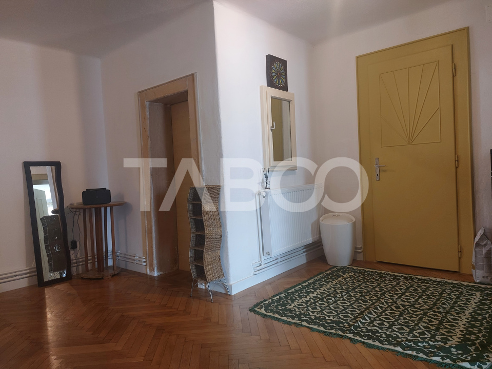 Apartament la casa 82 mp 3 camere gradina 400 mp doar 1 vecin Cisnadie