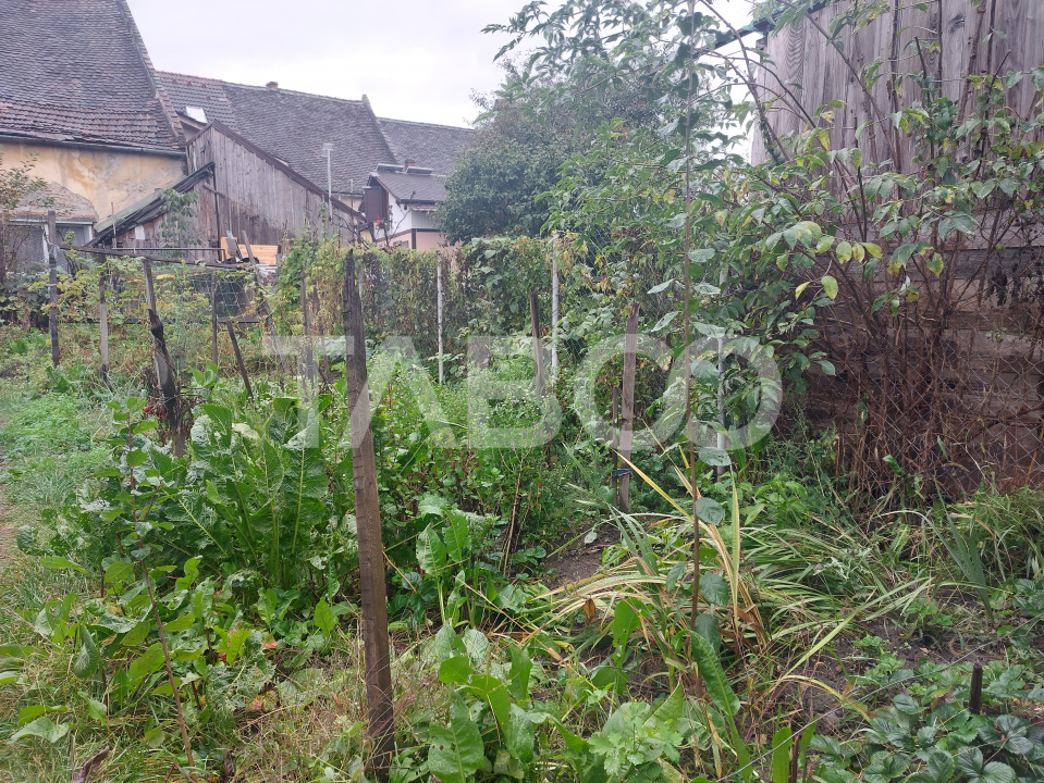 Apartament la casa 97 mpu 5 camere 2 bucatarii 3 bai gradina Cisnadie