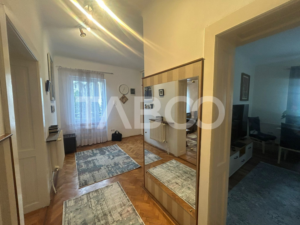Apartament la casa de inchiriat in zona Parcul Sub Arini cu balcon 