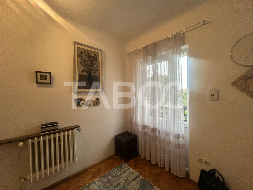 Apartament la casa de inchiriat in zona Parcul Sub Arini cu balcon 