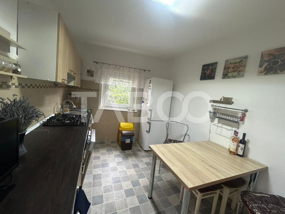 Apartament la casa de inchiriat in zona Parcul Sub Arini cu balcon 