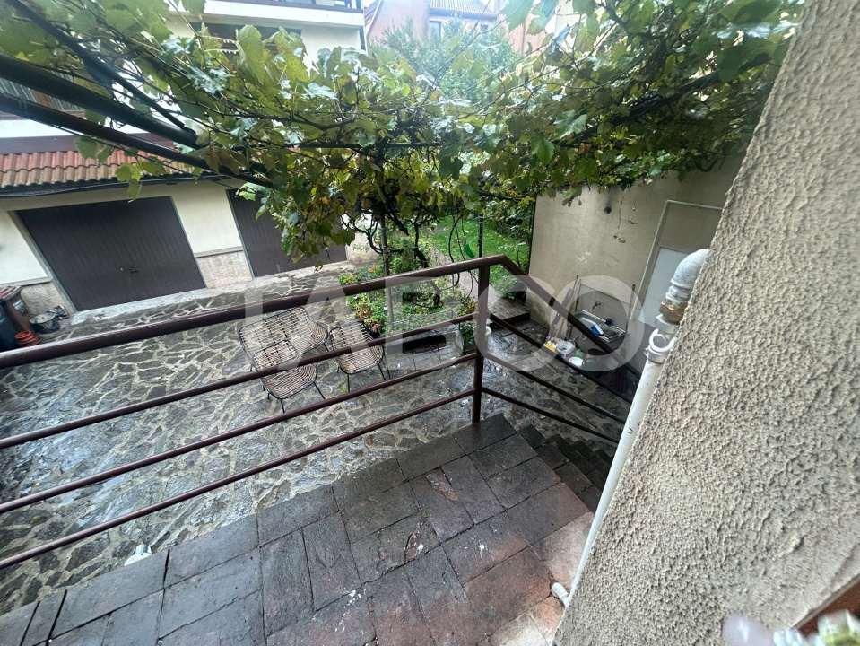 Apartament la casa de inchiriat in zona Parcul Sub Arini cu balcon 