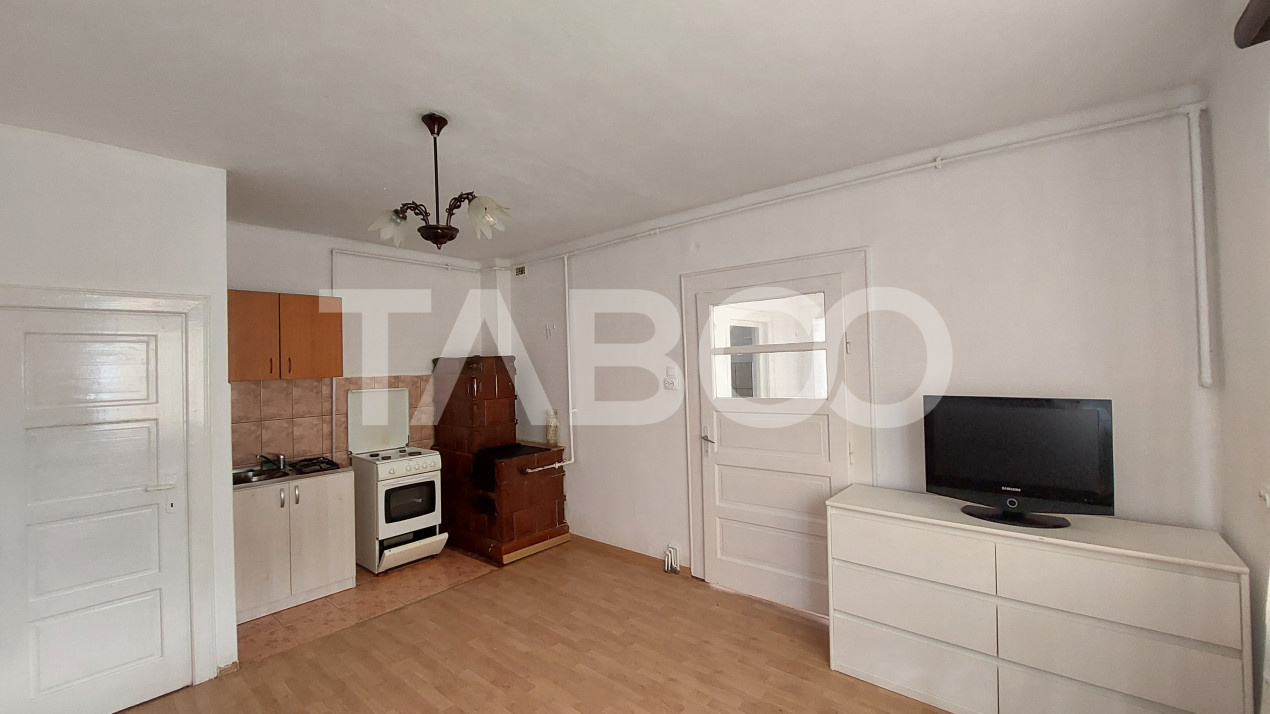Apartament la casa de vanzare 2 camere curte 120 mp zona Turnisor