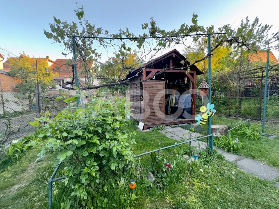 Apartament la casa de vanzare 2 camere - curte comuna cu 3 vecini