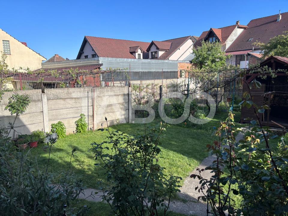 Apartament la casa de vanzare 2 camere - curte comuna cu 3 vecini