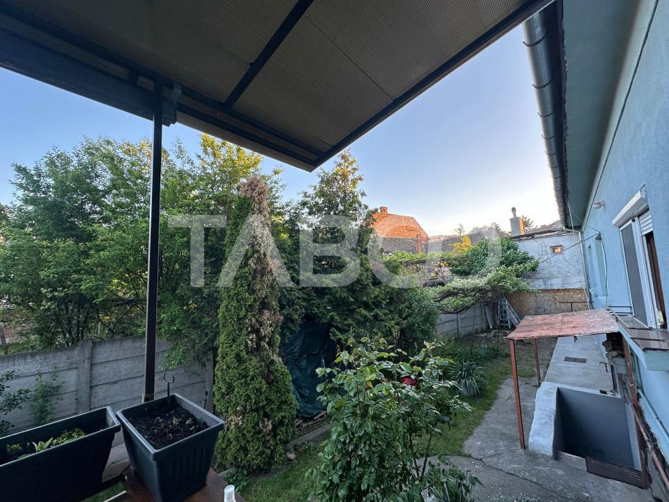 Apartament la casa de vanzare 2 camere - curte comuna cu 3 vecini