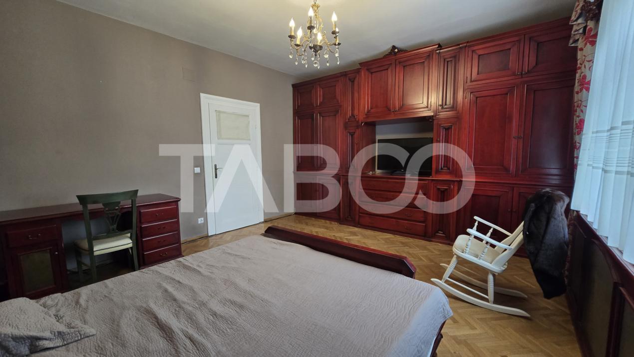 Apartament la casa de vanzare 3 camere gradina proprie zona Centrala