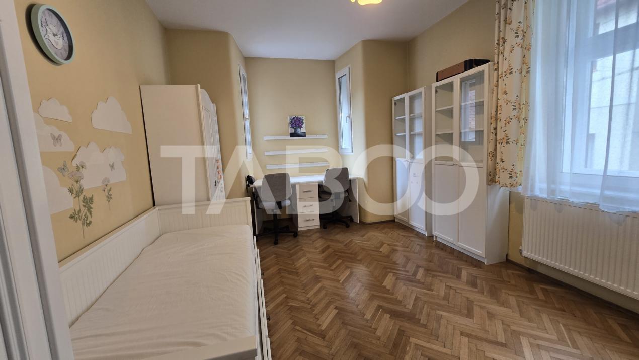 Apartament la casa de vanzare 3 camere gradina proprie zona Centrala