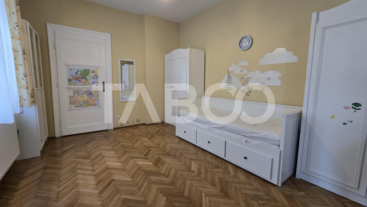 Apartament la casa de vanzare 3 camere gradina proprie zona Centrala