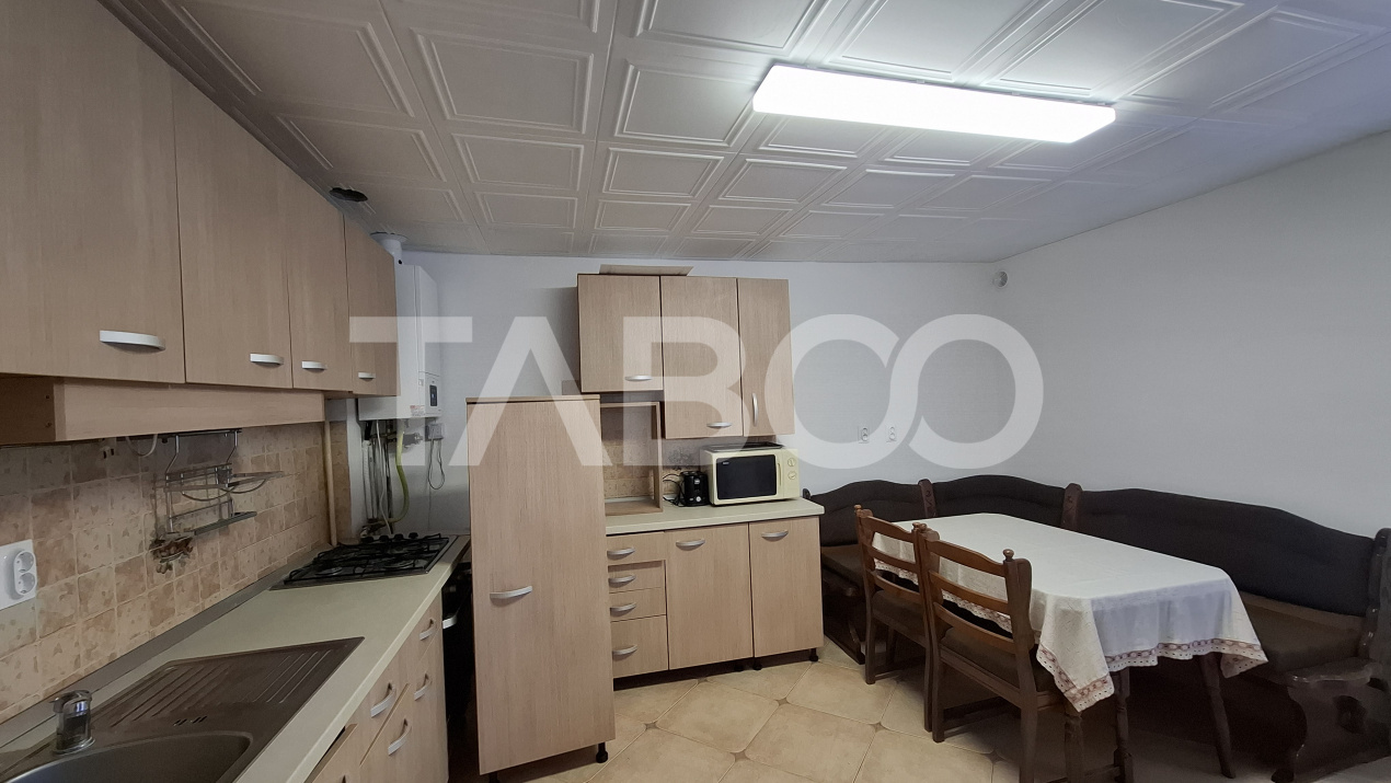 Apartament la casa de vanzare 82 mp 2 camere curte zona Vasile Aaron